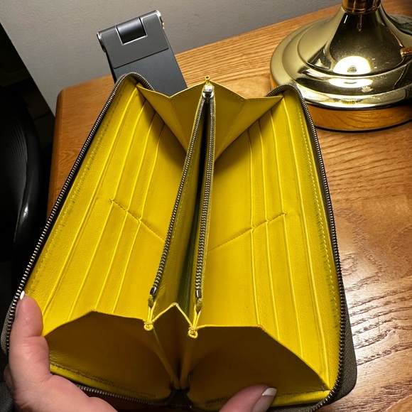 Celine Vintage Taupe Leather Zip Wallet. EUC. - Picture 7 of 8